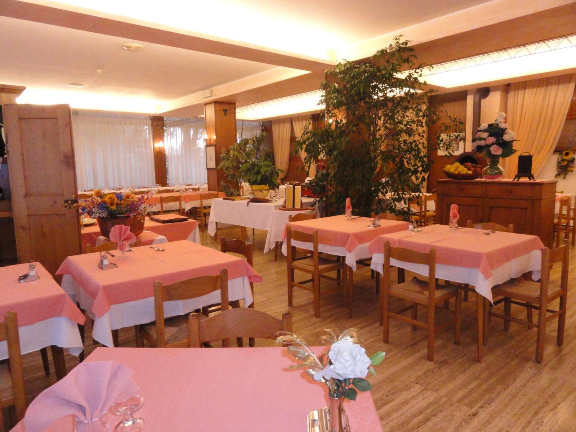 Hotel Ristorante Cima I Pra' Ponte nellʼAlpi